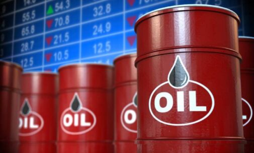 Brent crude falls by 3%, sells at $74 per barrel