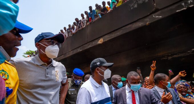 PHOTOS: Sanwo-Olu inspects Apongbon fire scene, says evacuation ultimatum stands