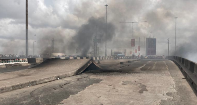 FG to shut Eko bridge for integrity test — after Apongbon fire outbreak