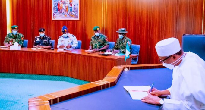 Buhari meets northern governors, service chiefs over insecurity