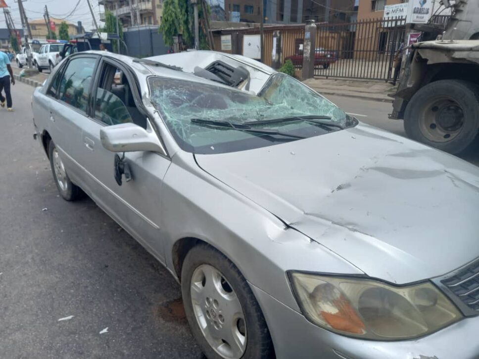 Billboard falls on vehicle, causes accident in Lagos