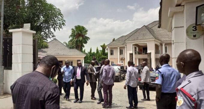EFCC operatives lay siege to Okorocha’s residence in Abuja