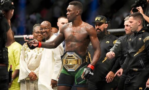 Israel Adesanya beat Cannonier to retain UFC middleweight title