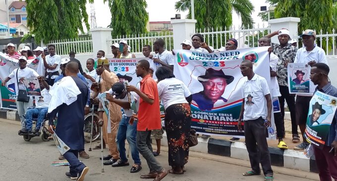 PHOTOS: Jonathan loyalists protest at APC HQ, demand his adoption as consensus candidate