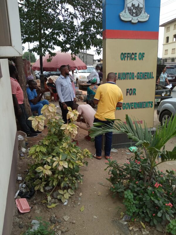 Affidavit traders loitering around Lagos high court, Ikeja