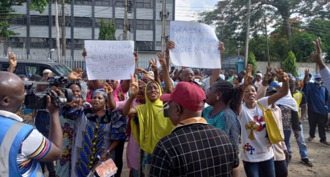 Kosofe constituents storm Lagos APC secretariat to protest ‘candidate imposition’