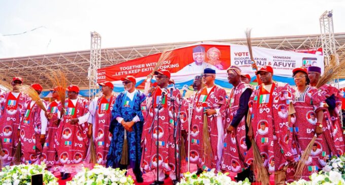 EXTRA: Fayemi introduces Dapo Abiodun as ‘Eleyi of Ogun state’ at Ekiti APC guber rally