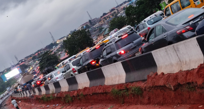 FG apologises for Lagos-Ibadan expressway gridlock, orders one-day suspension of construction