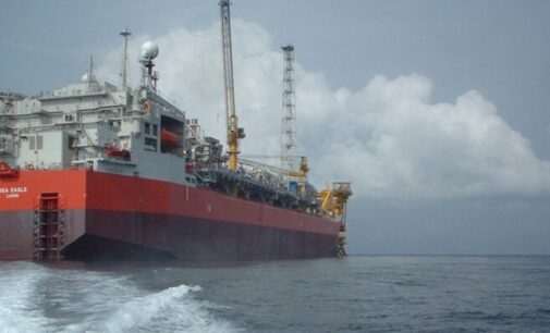 Shell shuts crude oil vessel over leakage