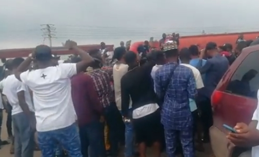 Gridlock as students block Lagos-Ibadan expressway to protest ASUU strike