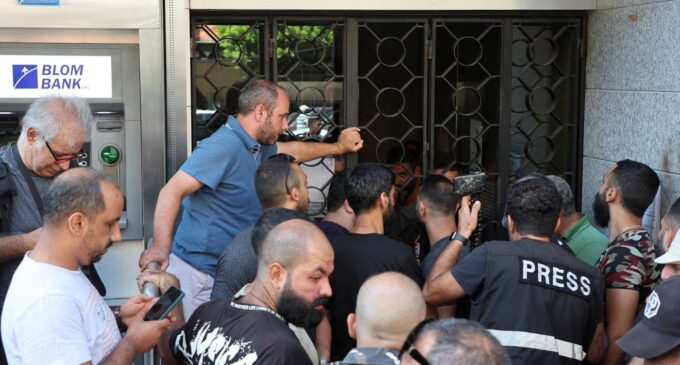 Banks in Lebanon to close amid increasing demands by depositors for their savings