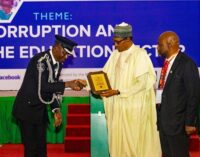 PHOTOS: Buhari presents integrity award to police officer who rejected $200k bribe