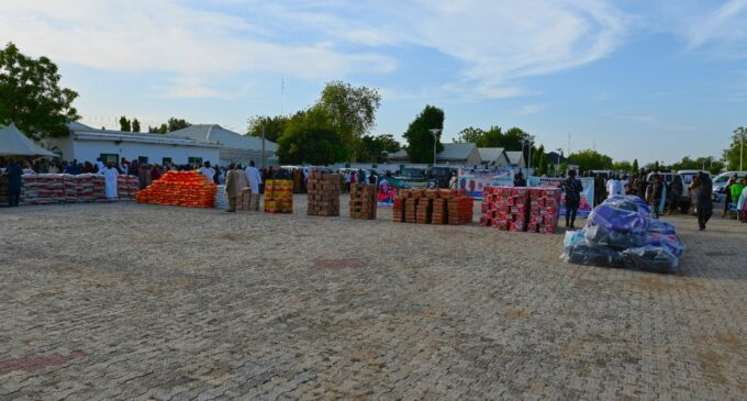 PHOTOS: Women wing of APC campaign donates relief materials to flood victims in Yobe