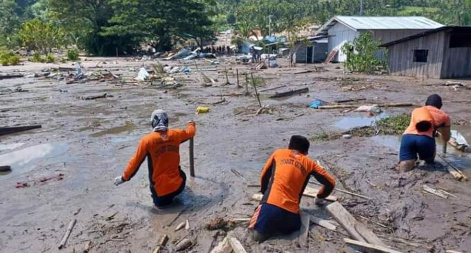 98 dead as flood, mudslide hit Philippines