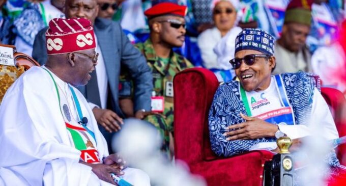 Fashola: Buhari is like a coach who sits for 90 minutes | Tinubu joins the players on the field