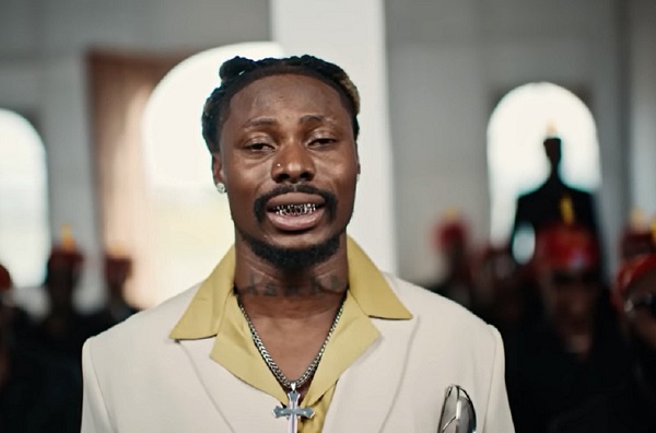Asake blames promoters after late arrival at UK show