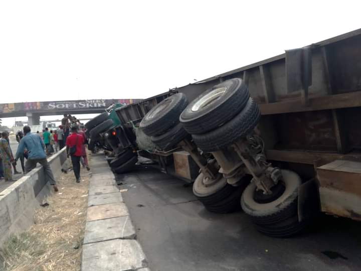 scene of accident at Oshodi Apapa expressway