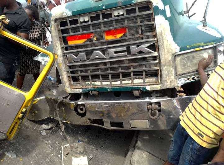 scene of accident at Oshodi Apapa expressway