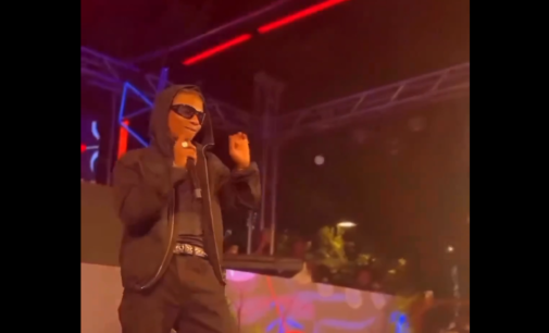 VIDEO: Wizkid thrills guests at Tony Elumelu’s Christmas party