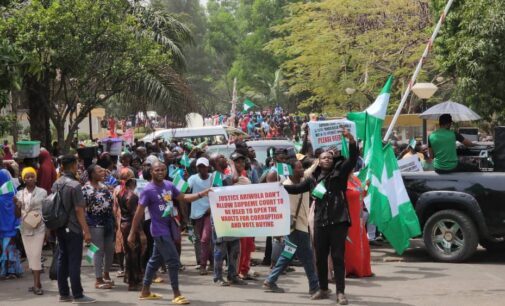 PHOTOS: Protesters storm CBN HQ, reject s’court ruling on old naira notes deadline