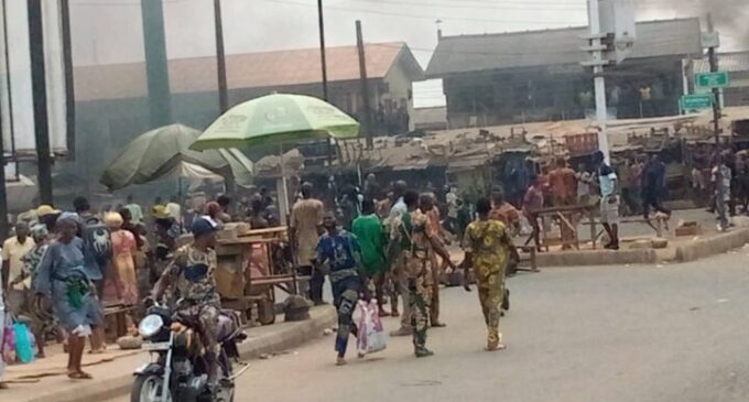 Roadblocks, bonfires as Ibadan residents protest petrol, naira notes scarcity
