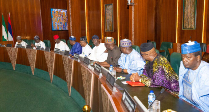 Buhari, APC governors meet at Aso Rock over naira scarcity