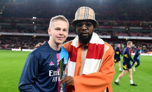 PHOTOS: Patoranking presents Zinchenko with Arsenal’s player of the month award