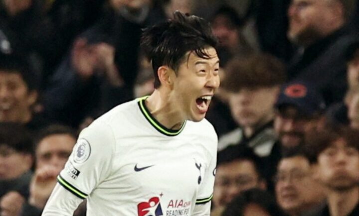 EPL: Tottenham fight back to salvage 2-2 draw against Man United