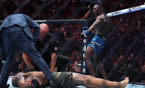 Israel Adesanya knocks out Pereira to reclaim UFC middleweight title