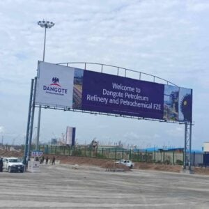 FG meets Dangote refinery over 'concerns' raised by PENGASSAN