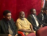 EXTRA: Lamidi Apapa shows up at tribunal — but without a cap (photos)