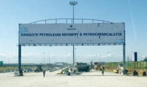 Dangote refinery reduces ex-depot petrol price to N835/litre