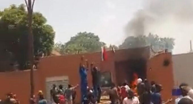 Protesters attack French embassy in Niger