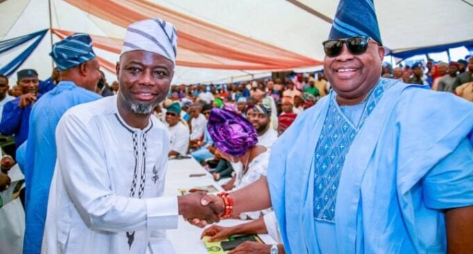 EXTRA: Adeleke suffers gaffe, appoints Kolapo Alimi as ‘minister of information’ in Osun