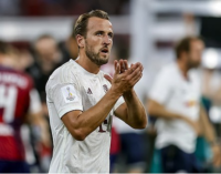 Harry Kane misses out on first trophy as Bayern suffer defeat on debut