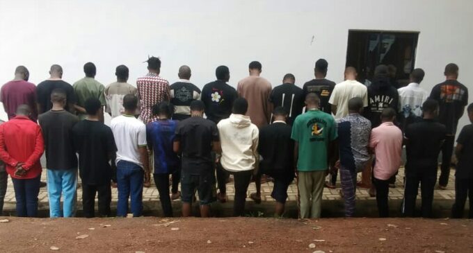EFCC arrests 28 ‘internet fraudsters’, recovers cars in Enugu
