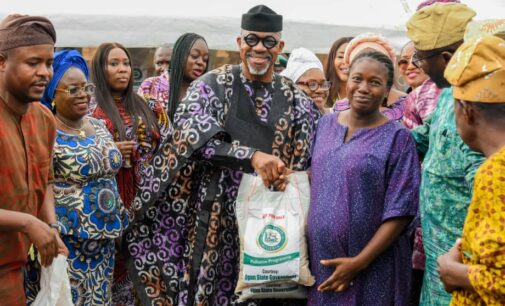 Palliative: Ogun distributes 300,000 bags of rice to residents