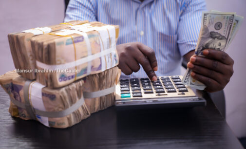 Naira falls to N1,530 at parallel market, surpasses official window rate