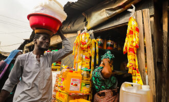 Nigeria’s inflation rate rises to 33.69% as food prices surge