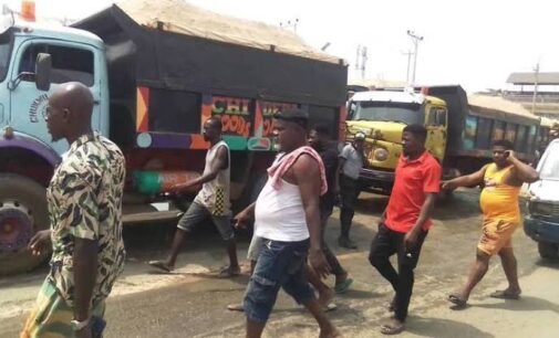 Tipper drivers block Niger Bridge over ‘extortion’ by government agents