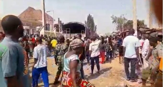 Residents block Kaduna-Abuja highway over ‘bandits attack on community’