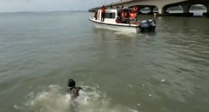 Man swims across Lagos lagoon to promote mental health awareness