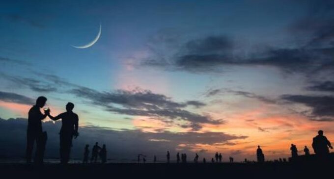 Sultan announces sighting of crescent moon for Ramadan fasting