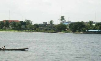 Man jumps into lagoon ‘after being accused of stealing bags of cement’