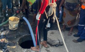 Rescue efforts ongoing as Lagos sewer worker gets trapped in underground drainage