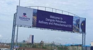 Dangote refinery reduces petrol price to N865/litre for oil marketers