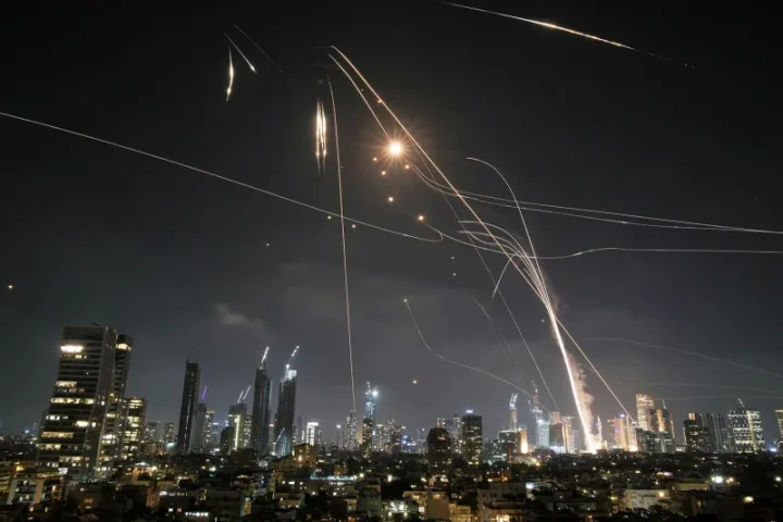 Israel-Iran war. Missiles flying over Tel Aviv