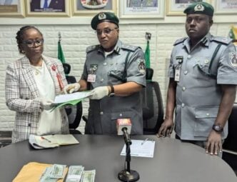 Customs hands over seized dollars to EFCC