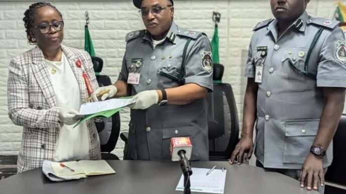 Customs hands over seized dollars to EFCC