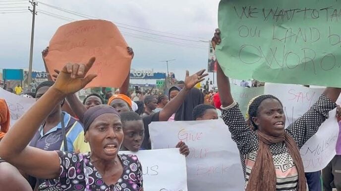 protesters on Third Mainland Bridge